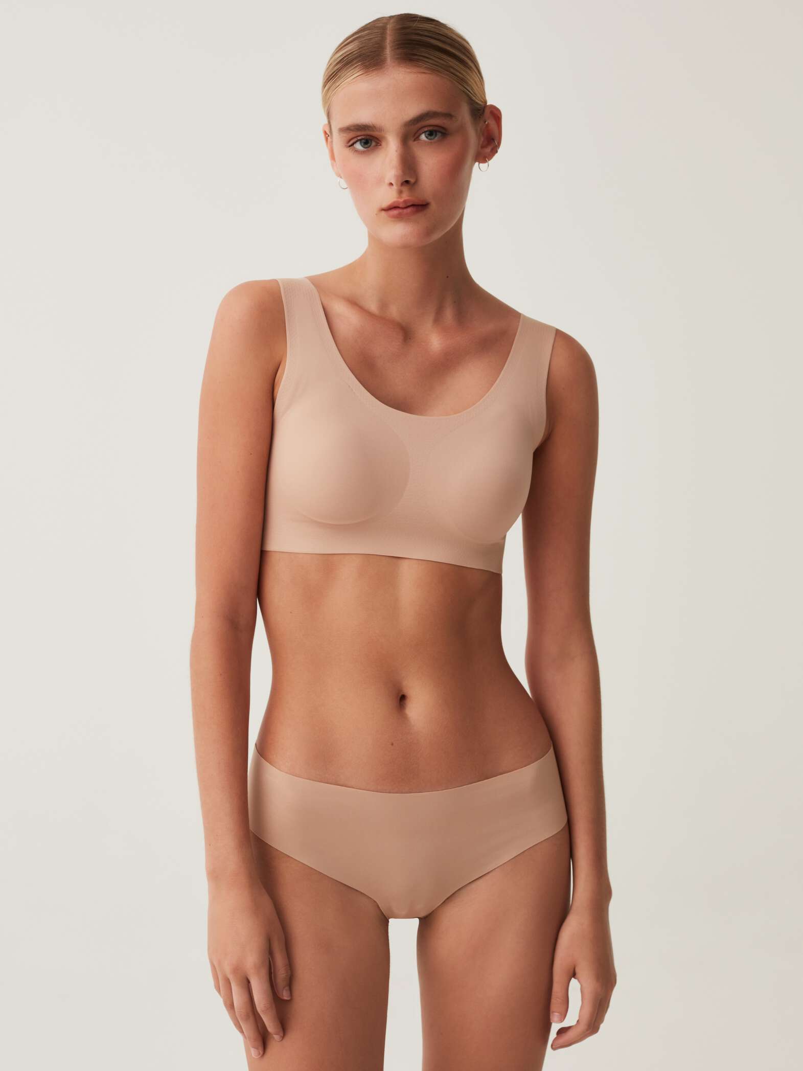 Women's Seamless Padded Wide Straps Microfiber Invisible Bra
