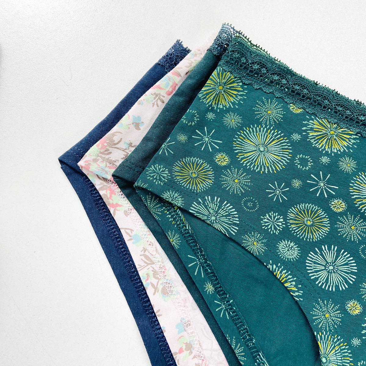 Pack of 5 Womens Cotton Hipster Printed & Solid Lace Panty