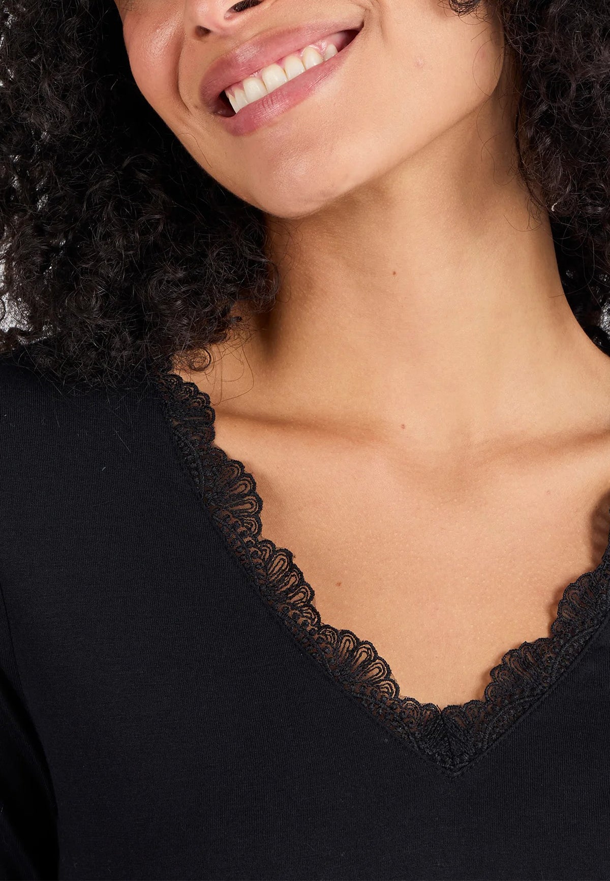 Women’s Thermal Long Sleeve Lace Trim V-Neck T-Shirt