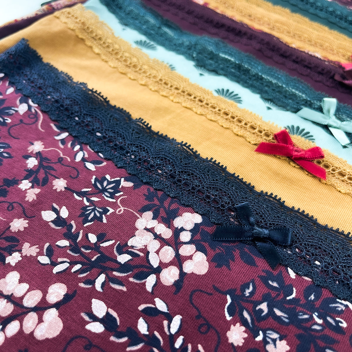 Pack of 4 Womens Cotton Hipster Soft Printed & Solid Lace Panty